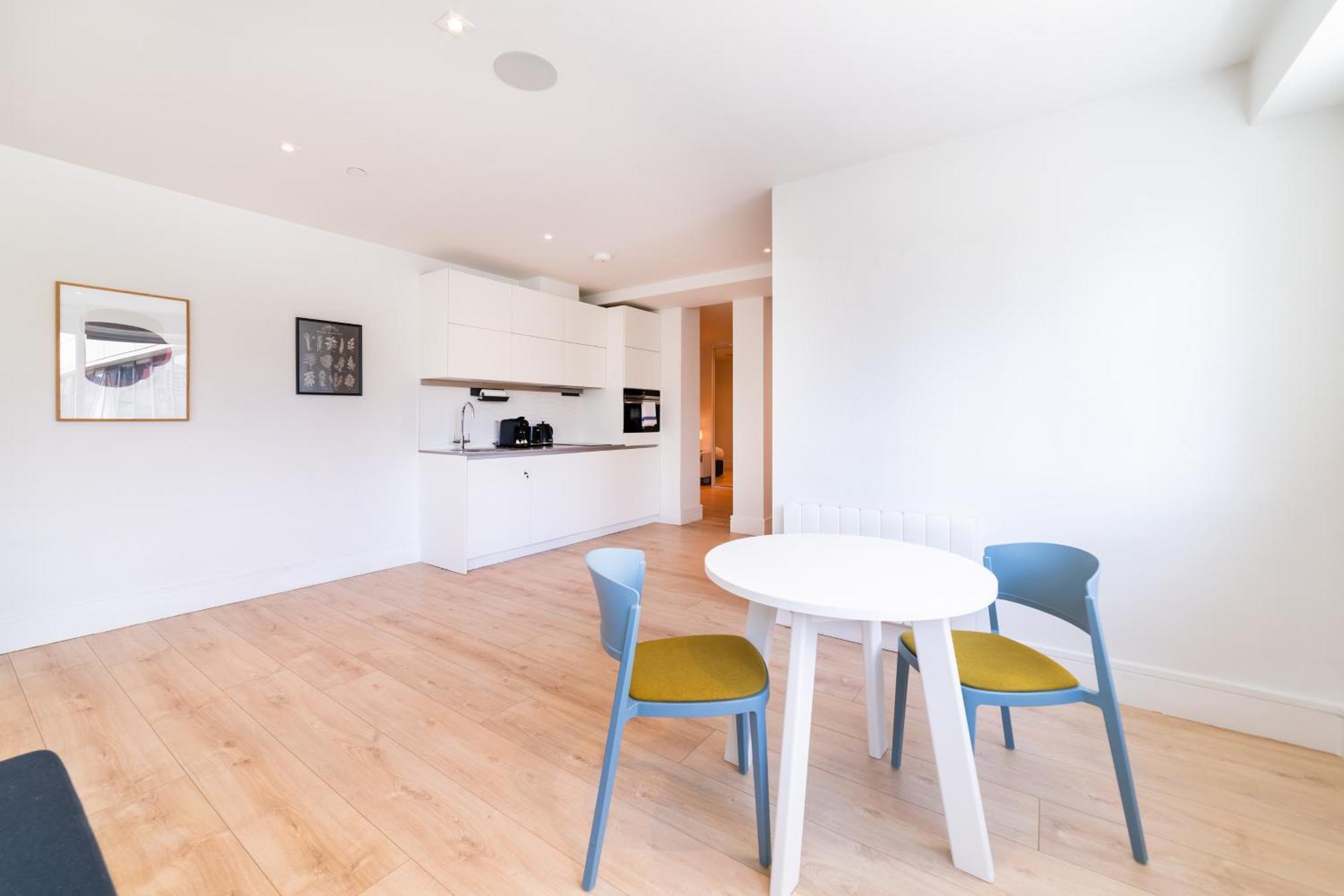런던 Stylish Retreats On Olympic Way 아파트 외부 사진